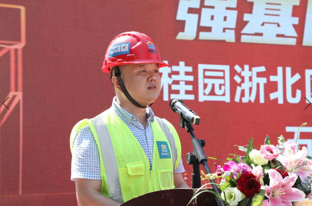 先鋒人物丨大智若愚，做一名騰越建筑的“移山人”